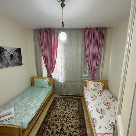 Nelly Hostal