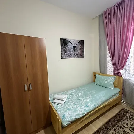 Nelly Hostal